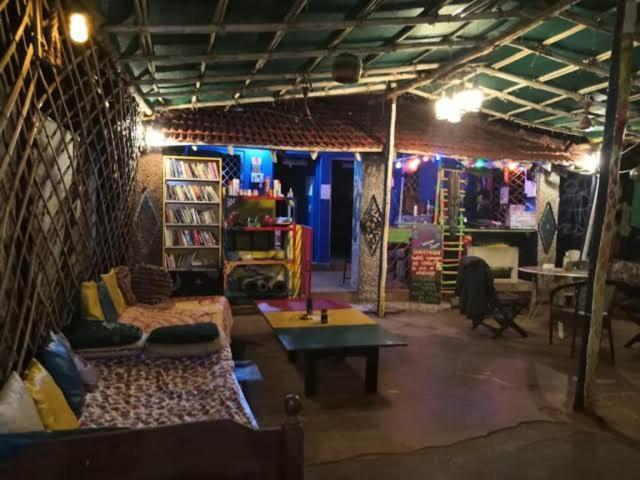 Hippie Hostel Or Goamazing Hostel Anjuna Bagian luar foto