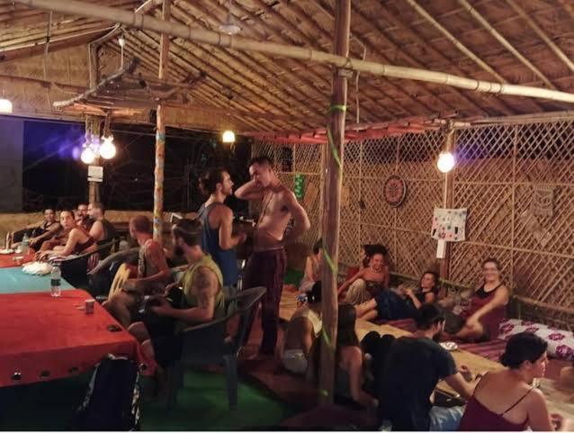 Hippie Hostel Or Goamazing Hostel Anjuna Bagian luar foto