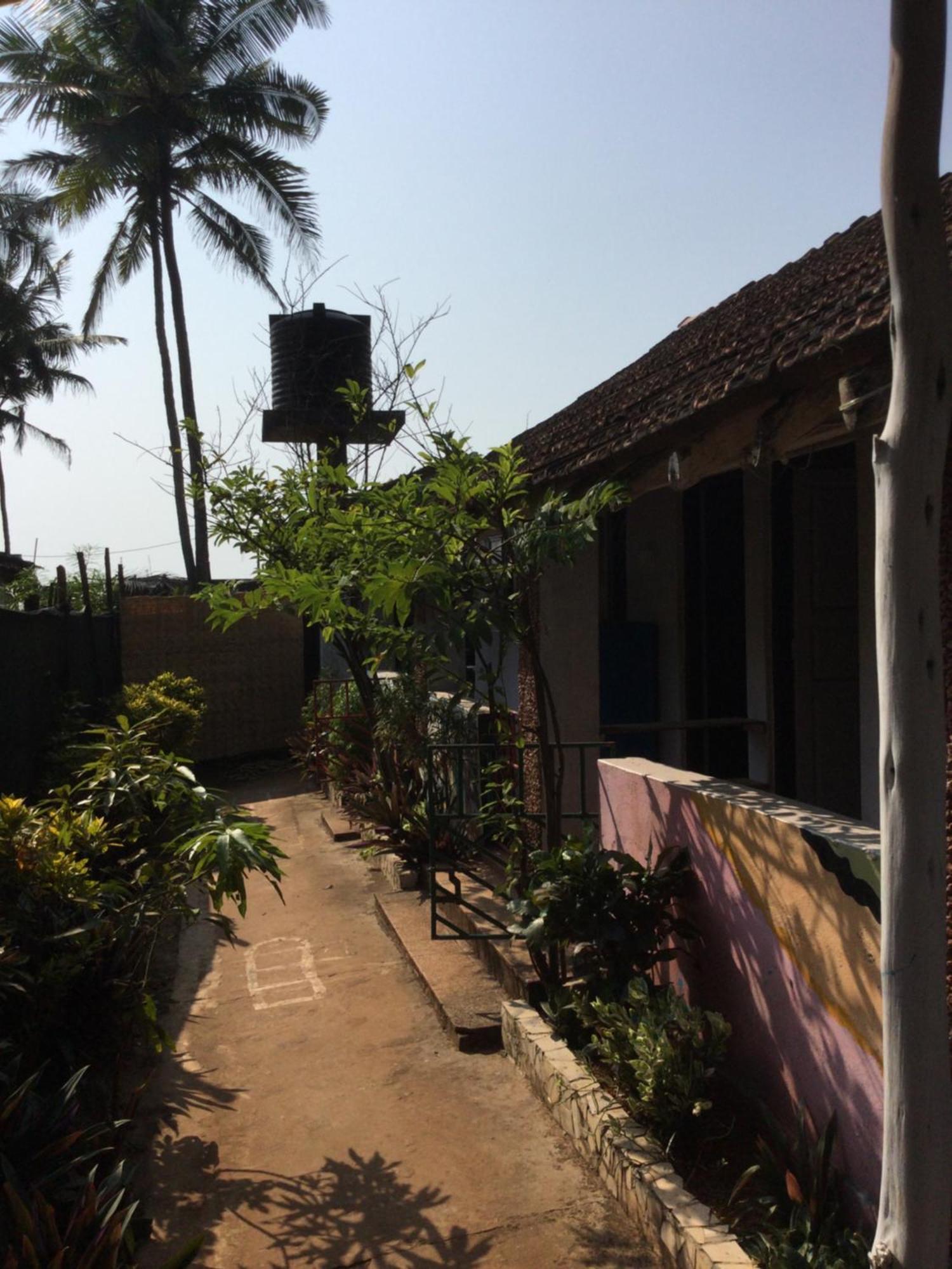 Hippie Hostel Or Goamazing Hostel Anjuna Bagian luar foto