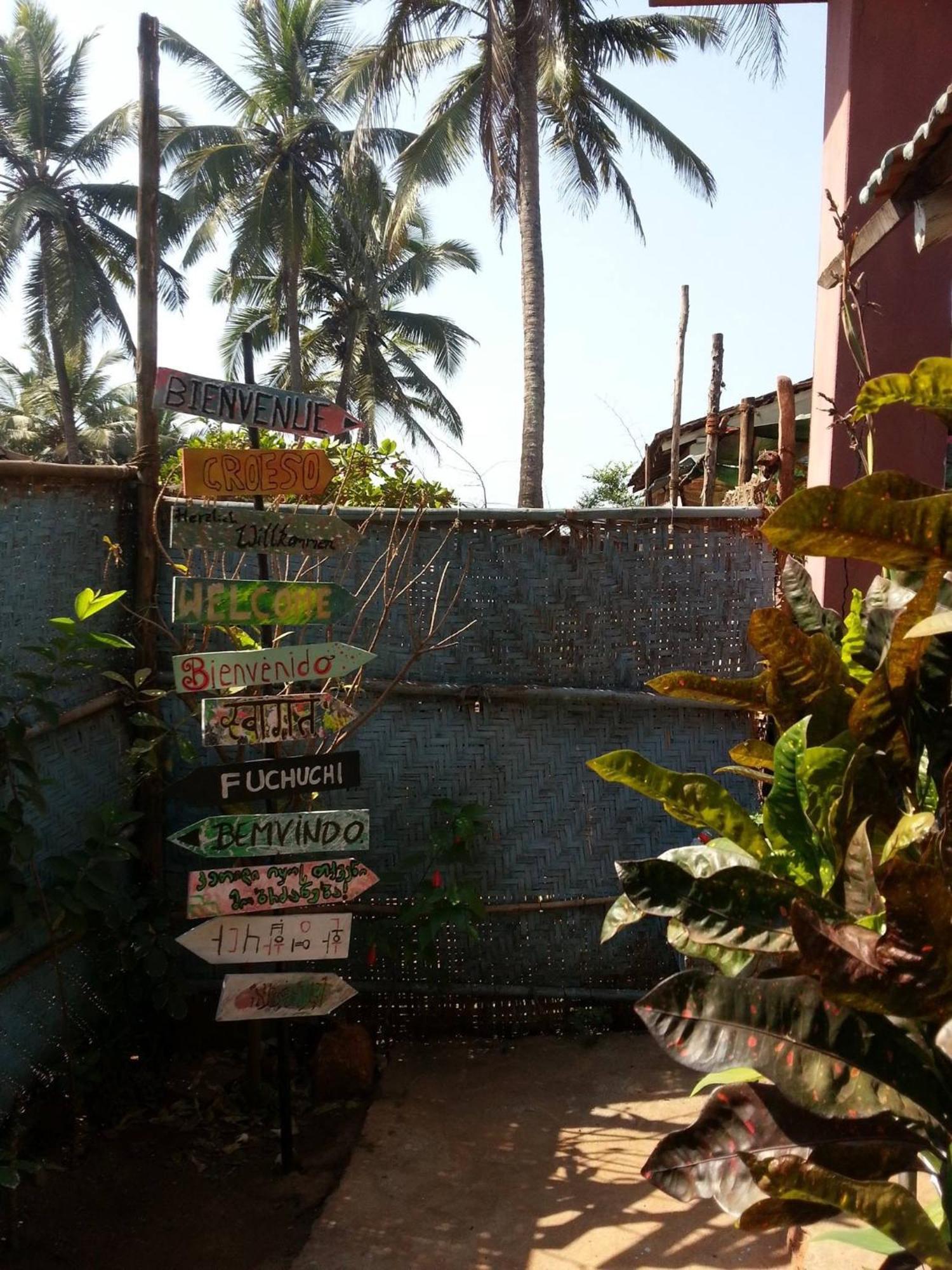Hippie Hostel Or Goamazing Hostel Anjuna Bagian luar foto