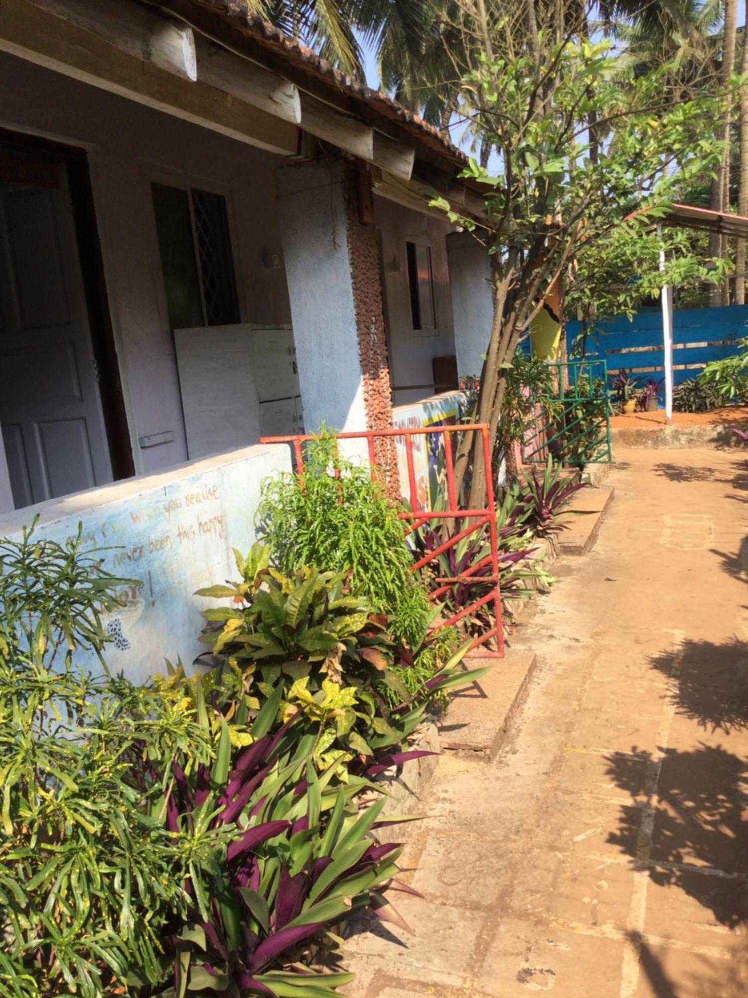 Hippie Hostel Or Goamazing Hostel Anjuna Bagian luar foto